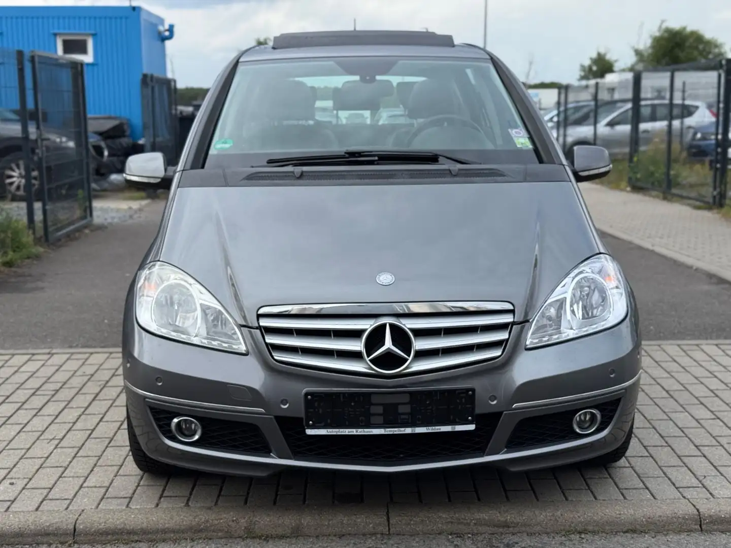 Mercedes-Benz A 180 A180 Avantgarde Scheckheftgepflegt Lamellendach Grau - 2