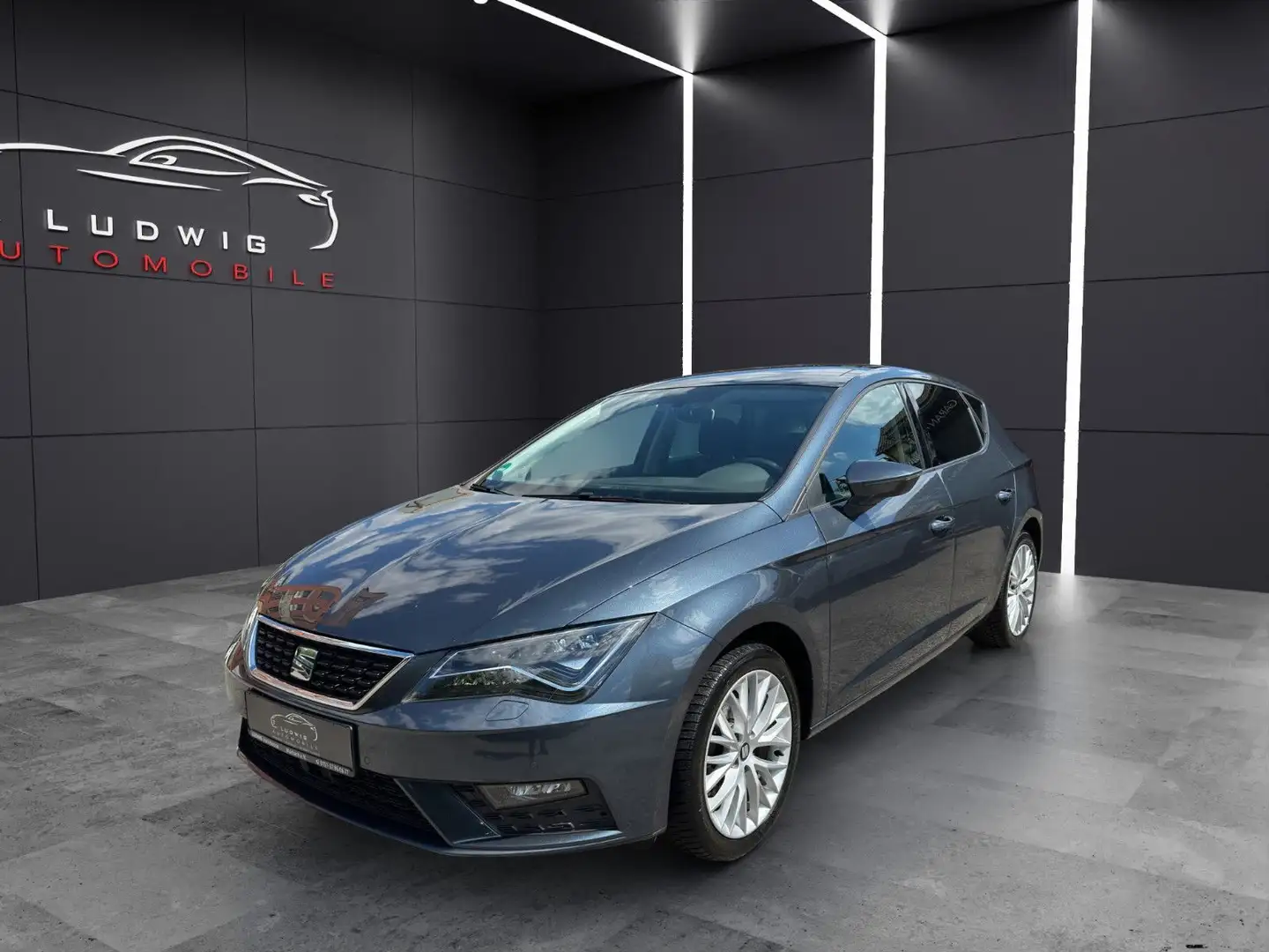 SEAT Leon Style/LED/EURO6/1HAND/NAVI/PDC/PANORAMADACH Grau - 1