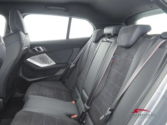 BMW 1 Series view 10
