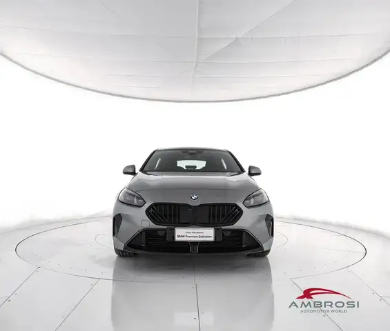 BMW 1 Series view 5