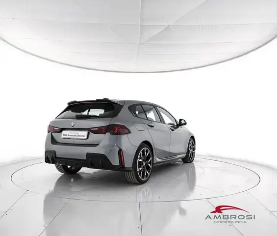 BMW 1 Series view 3