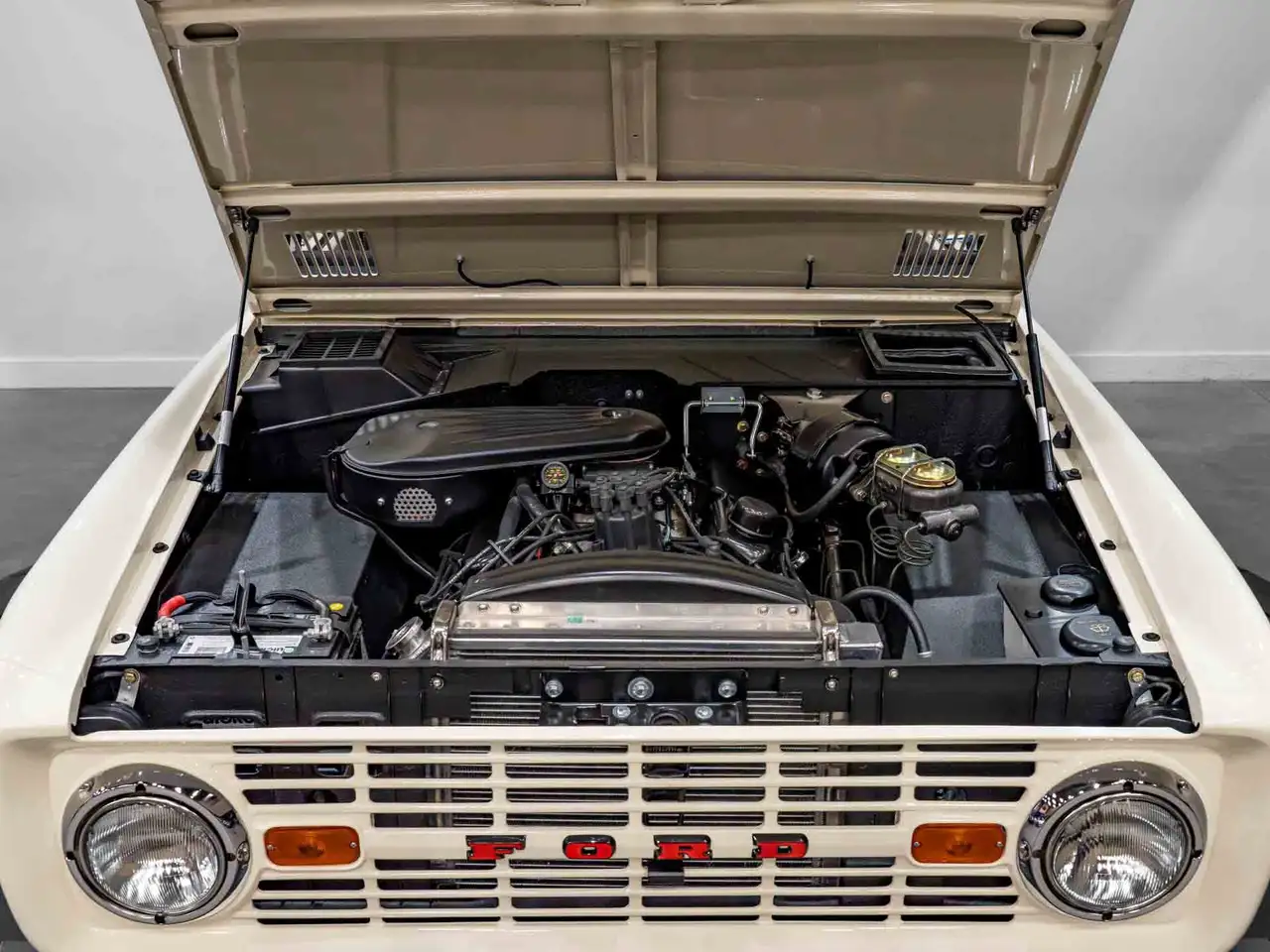 Ford Bronco снимка Ford Bronco