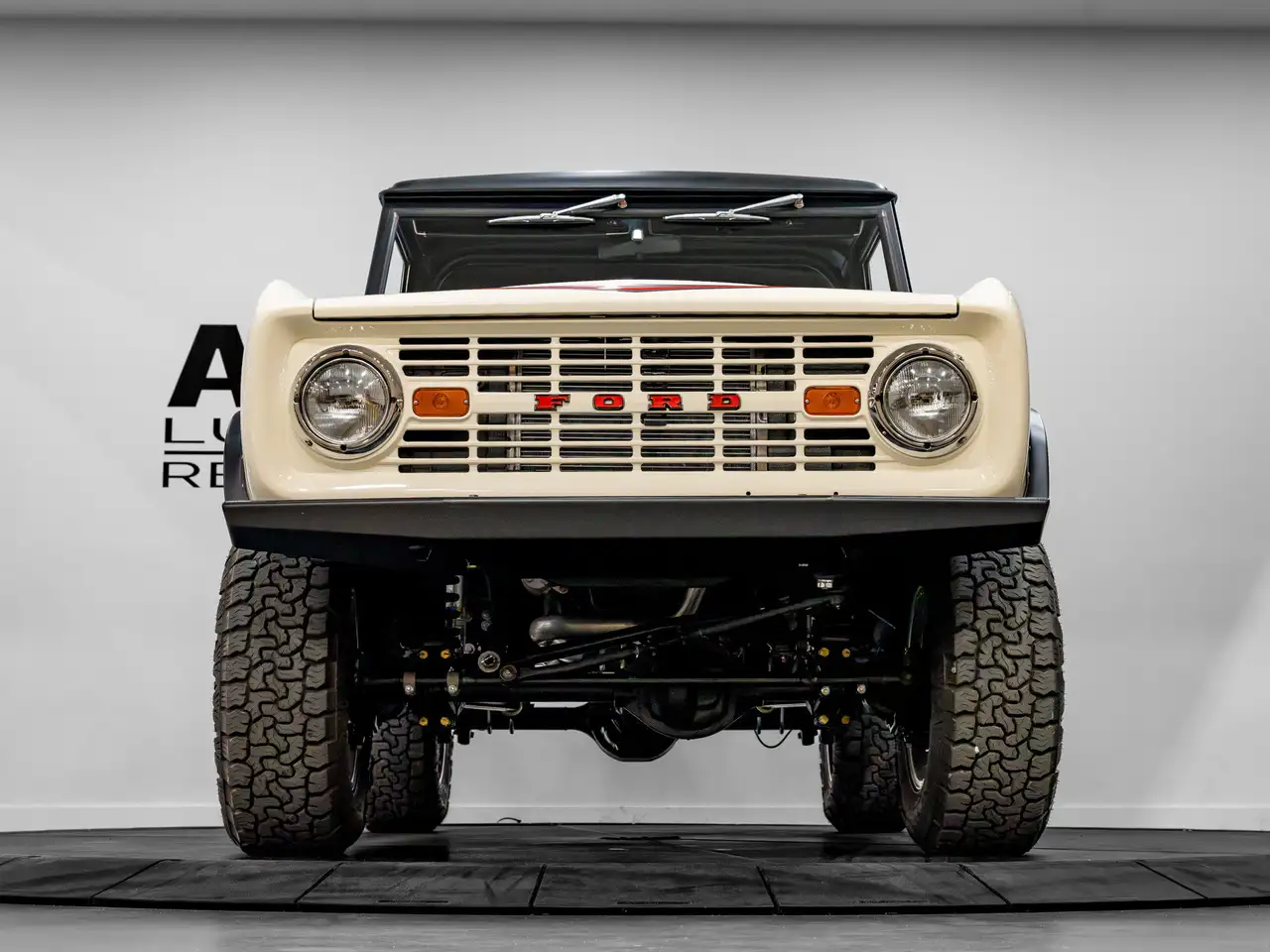 Ford Bronco снимка Ford Bronco