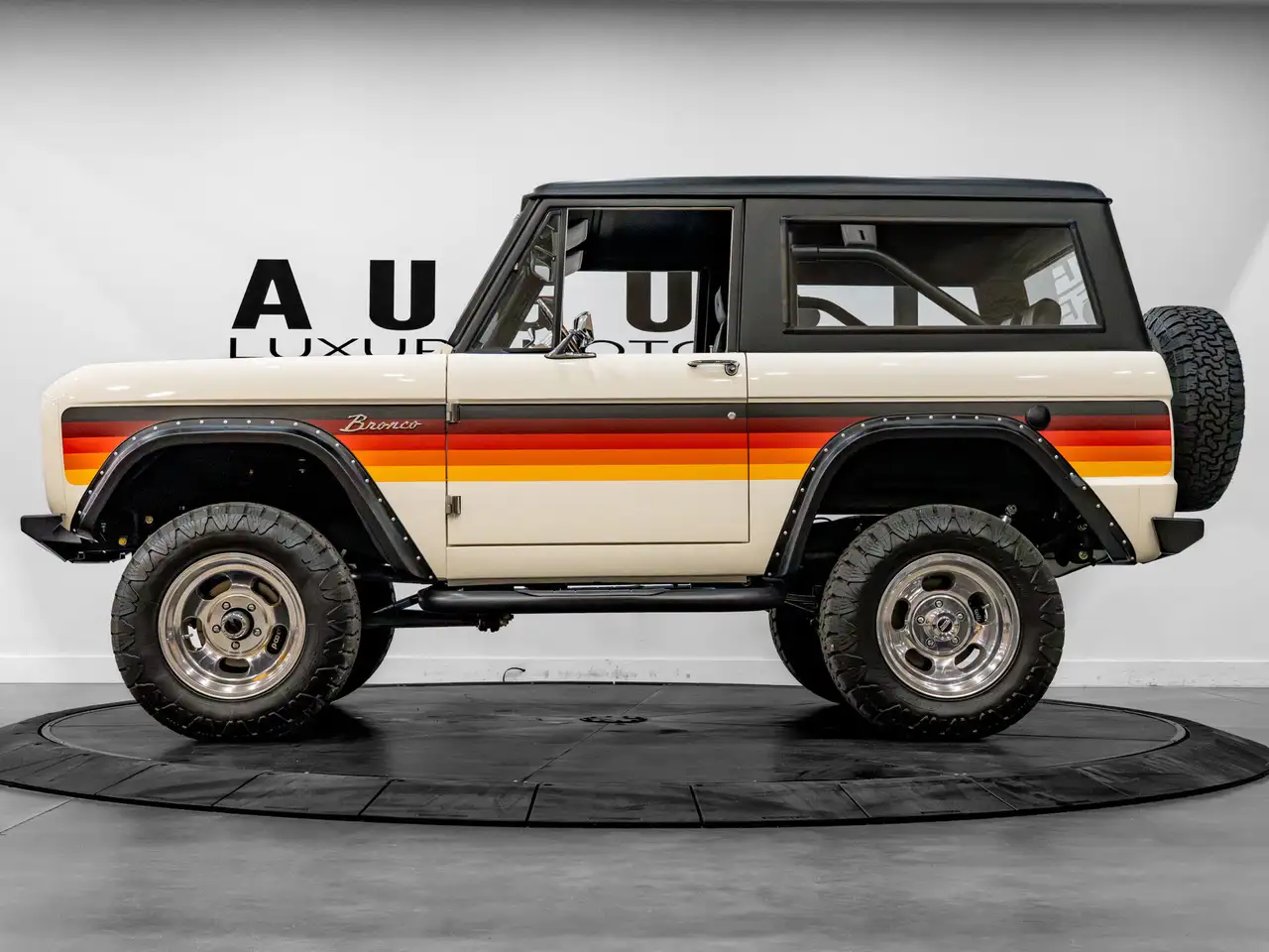 Ford Bronco снимка Ford Bronco
