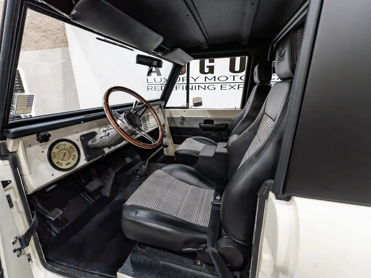 Ford Bronco снимка Ford Bronco