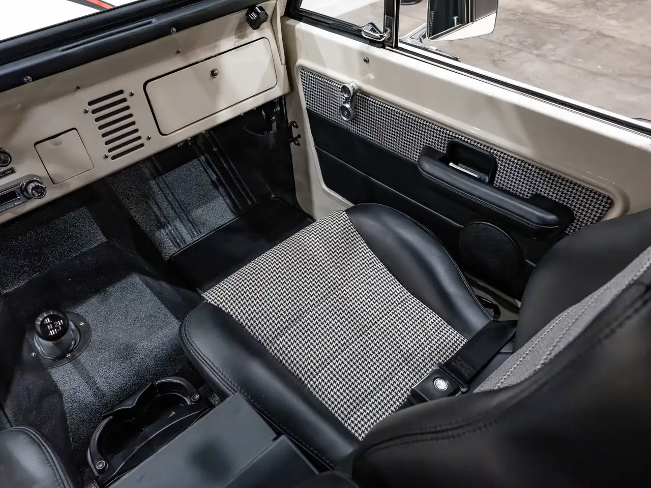 Ford Bronco снимка Ford Bronco