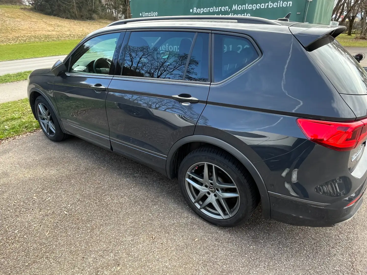 SEAT Tarraco Tarraco 1.5 TSI ACT OPF FR mit Anhängerkupplung Grau - 2