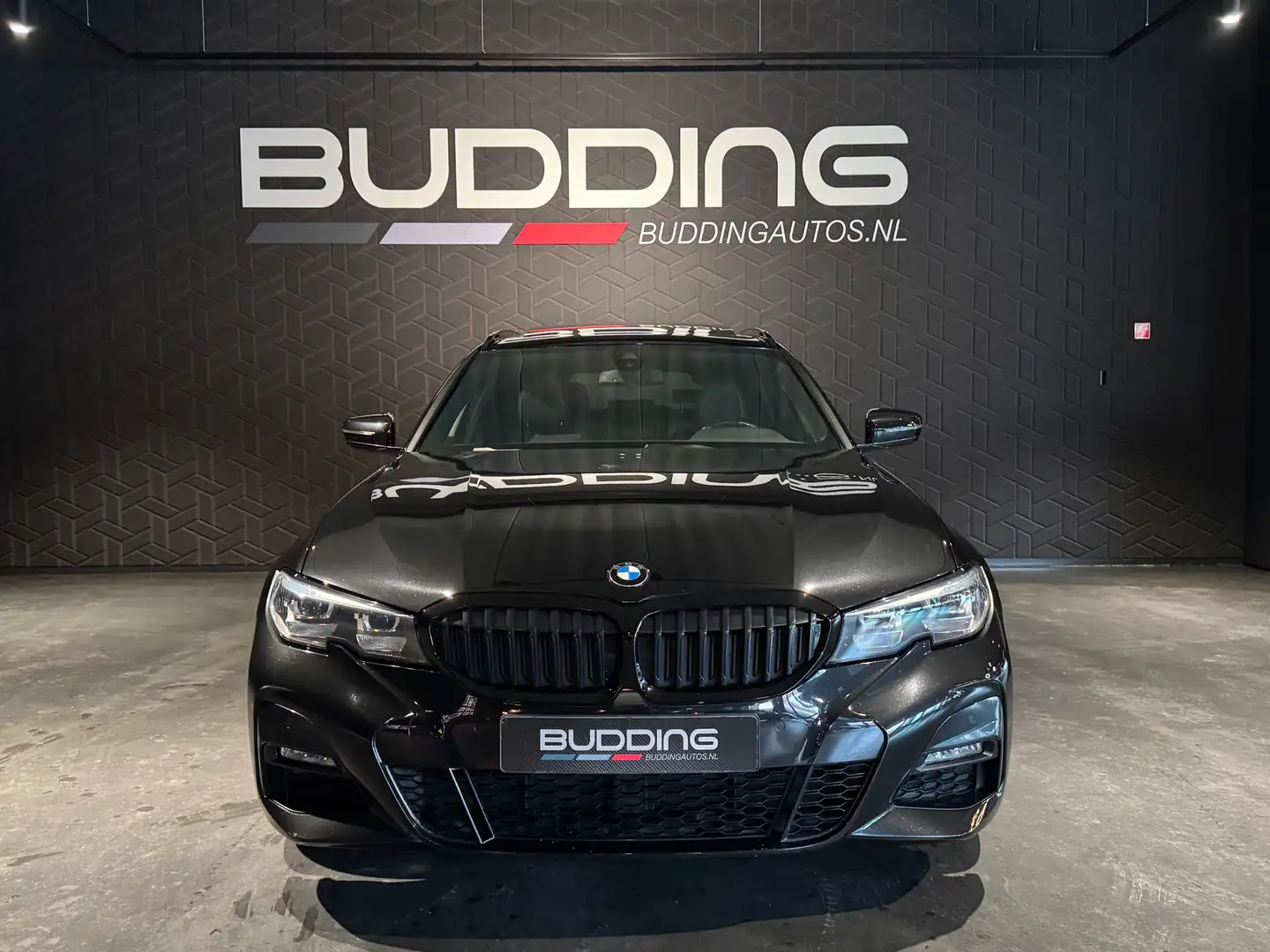 BMW 330 3-serie Touring 330i Exe Edition | M-Sport | Pano Zwart - 2