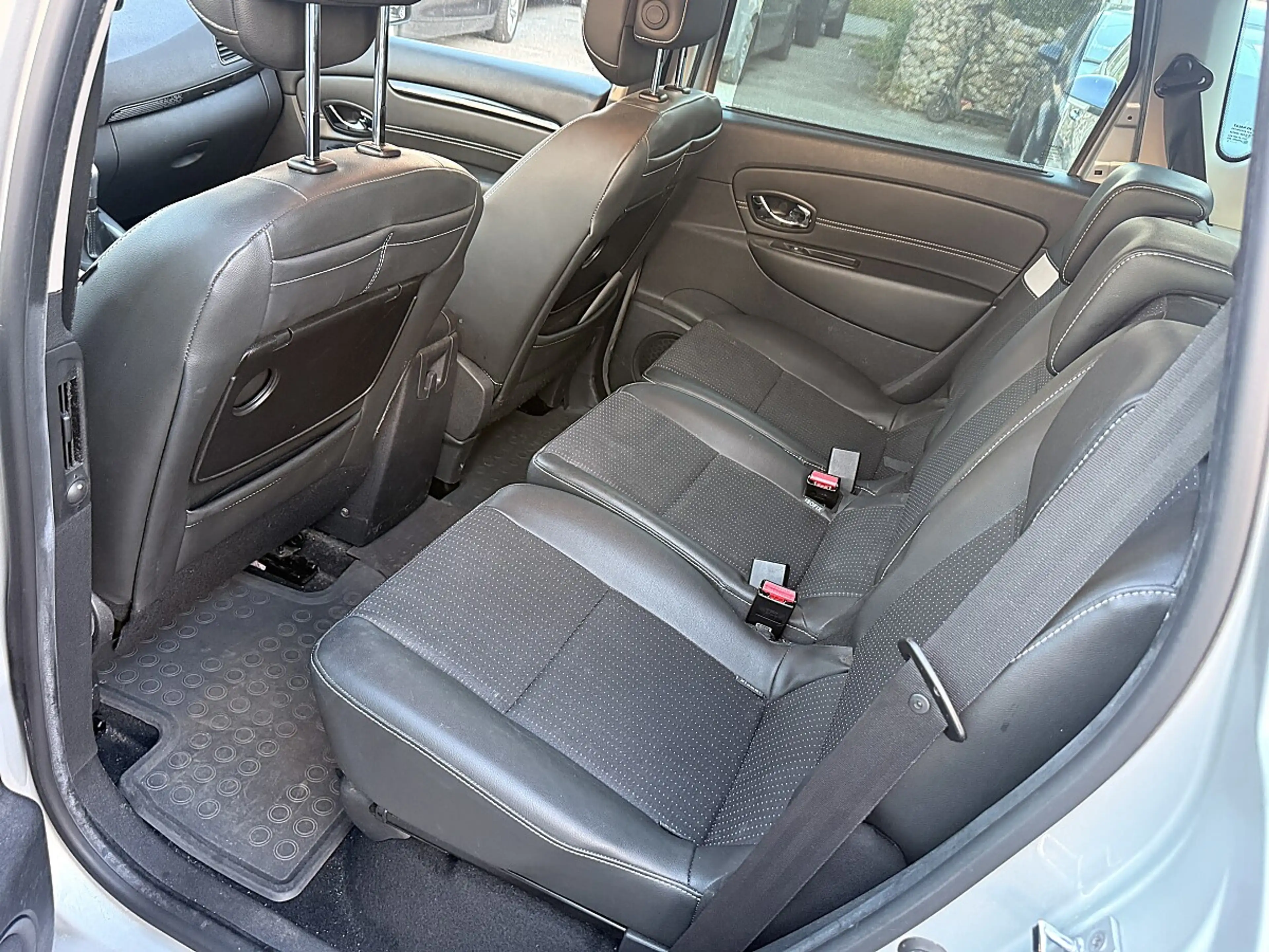 Renault Scenic Scénic dCi 110 EDC Dynamique — photo 9