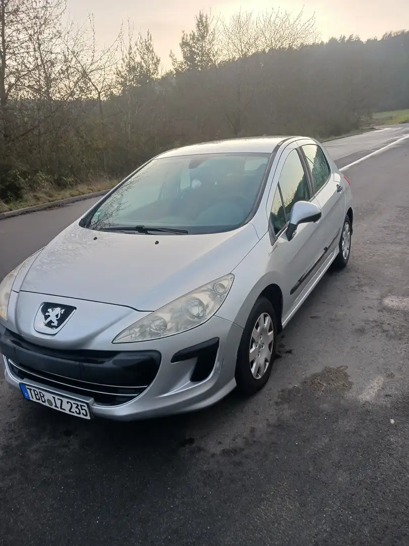 Peugeot 308 Limousine Silber - 2