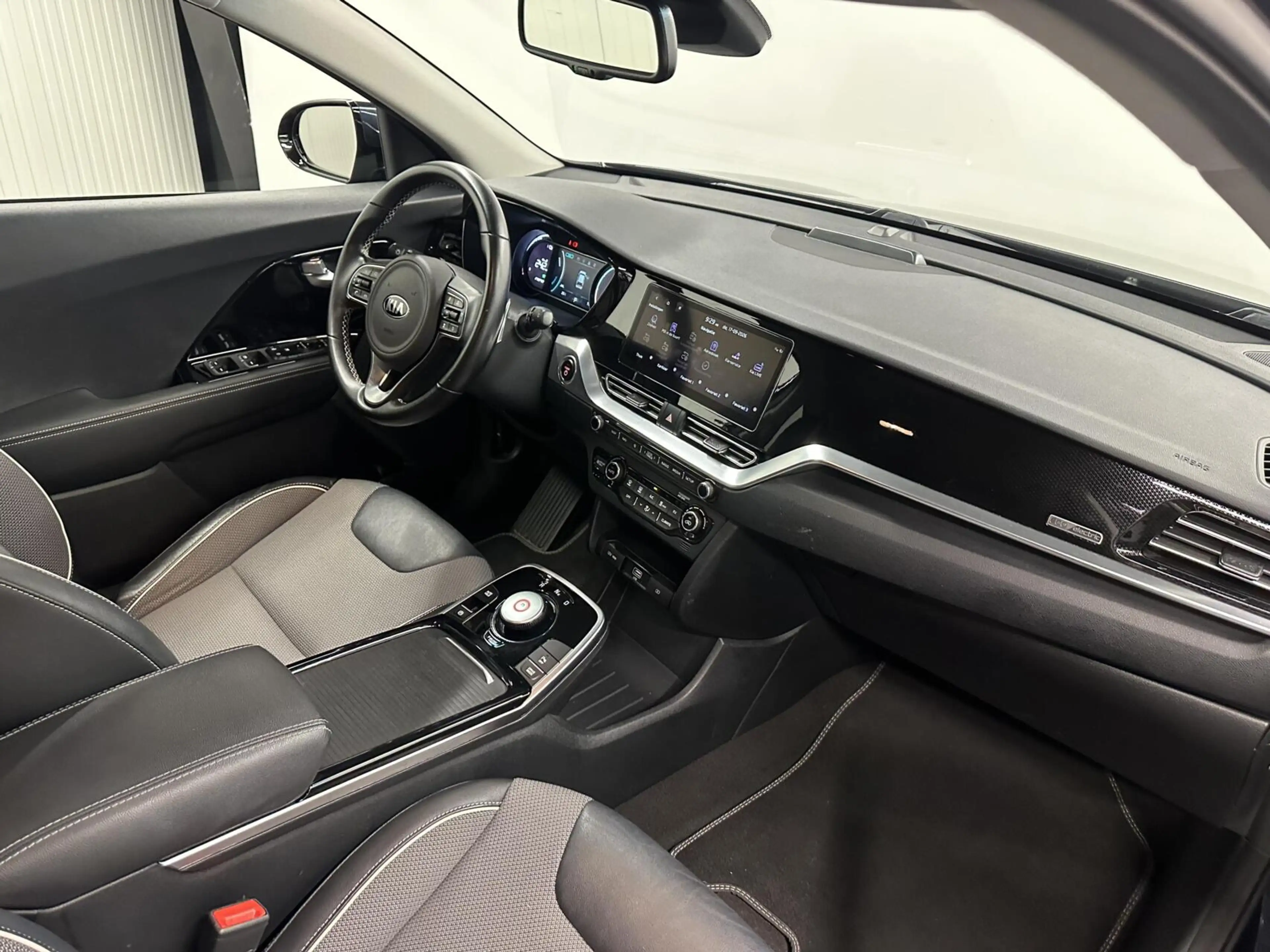 Kia e-Niro DynamicLine 39 kWh NAVI CAMERA CARPLAY ADAPTIEF CR — photo 14