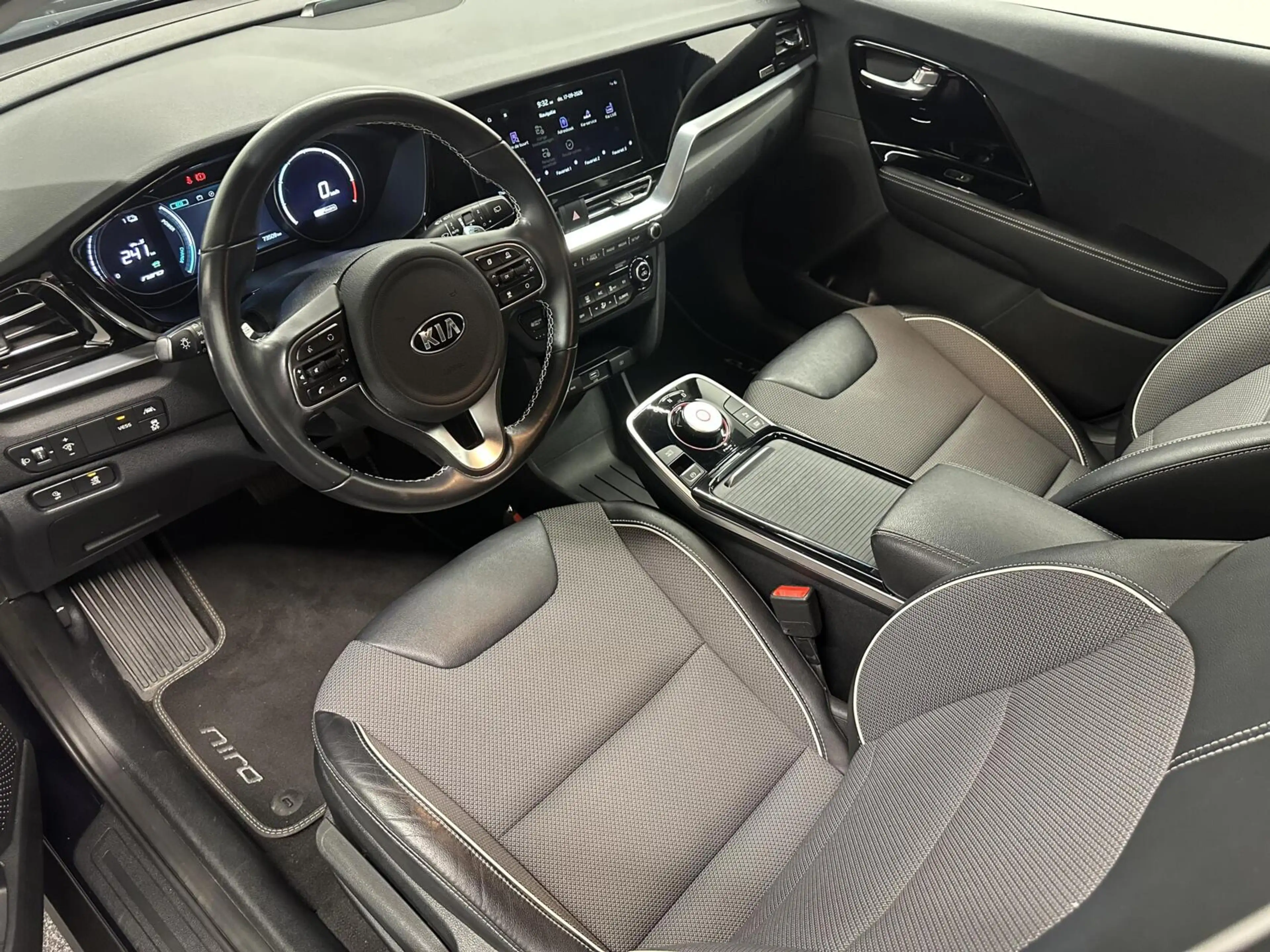 Kia e-Niro DynamicLine 39 kWh NAVI CAMERA CARPLAY ADAPTIEF CR — photo 18