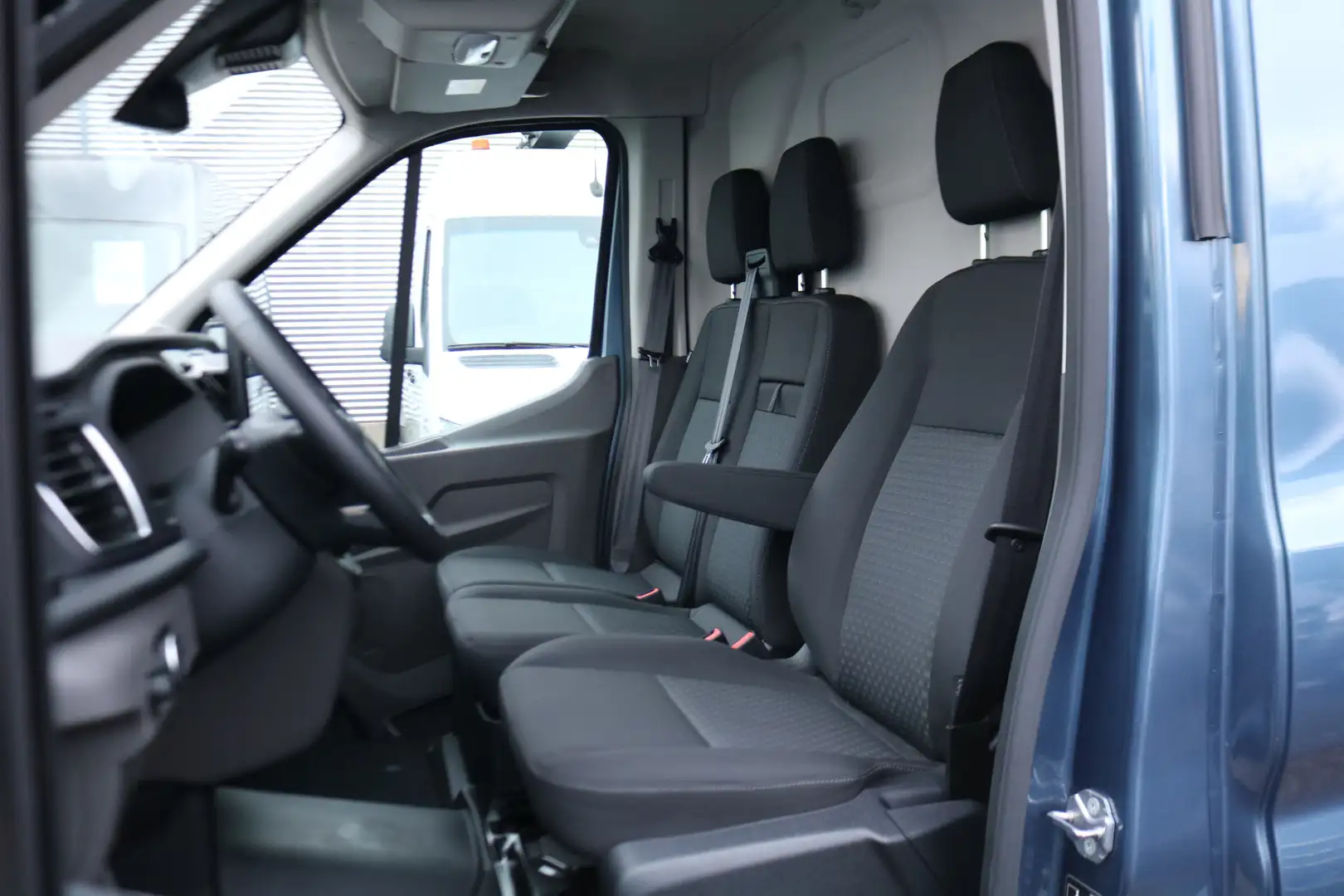 Ford E-Transit 350 L3 H2 Trend 68 kWh Navigatie Adapt. Cruise 360 Blauw - 2
