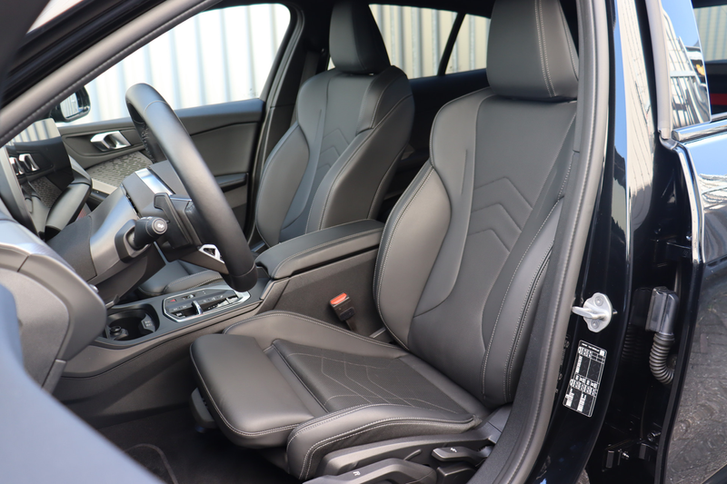BMW 120 1 Serie M Sport Automaat / Sportstoelen / M Adapti — photo 3