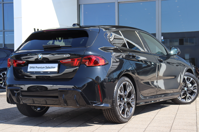 BMW 120 1 Serie M Sport Automaat / Sportstoelen / M Adapti — photo 11