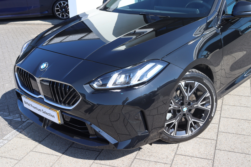 BMW 120 1 Serie M Sport Automaat / Sportstoelen / M Adapti — photo 2