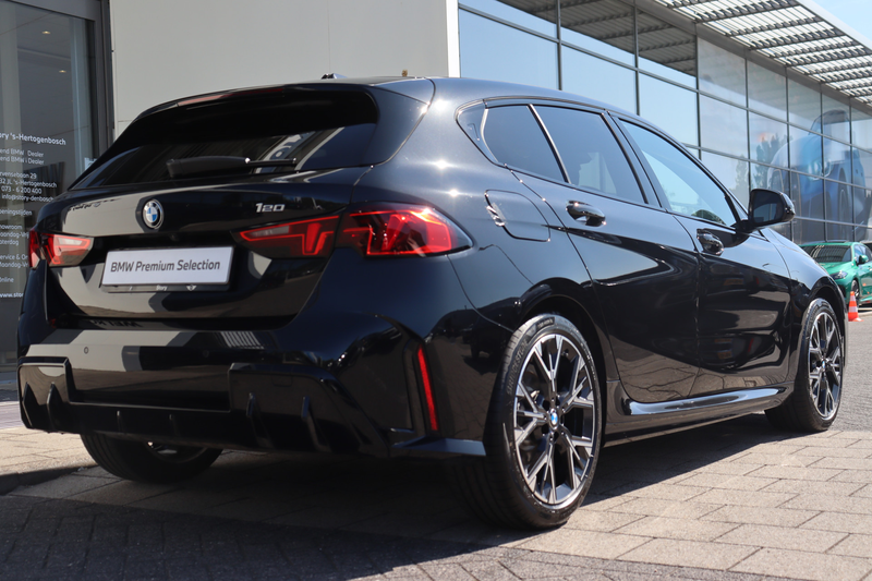 BMW 120 1 Serie M Sport Automaat / Sportstoelen / M Adapti — photo 9