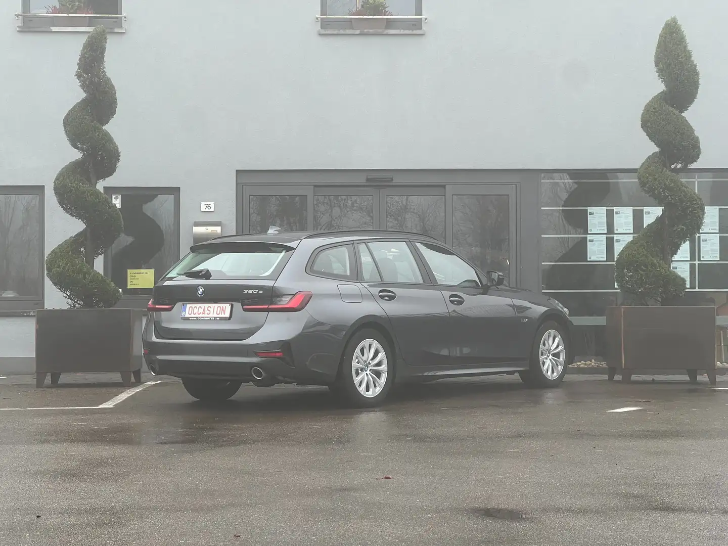 BMW 320 TOURING 204 CV HYBRIDE Zwart - 2