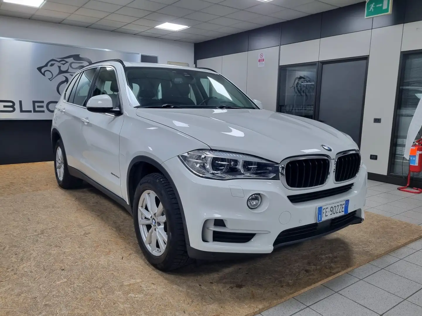 BMW X5 xDrive25d Luxury Blanc - 2