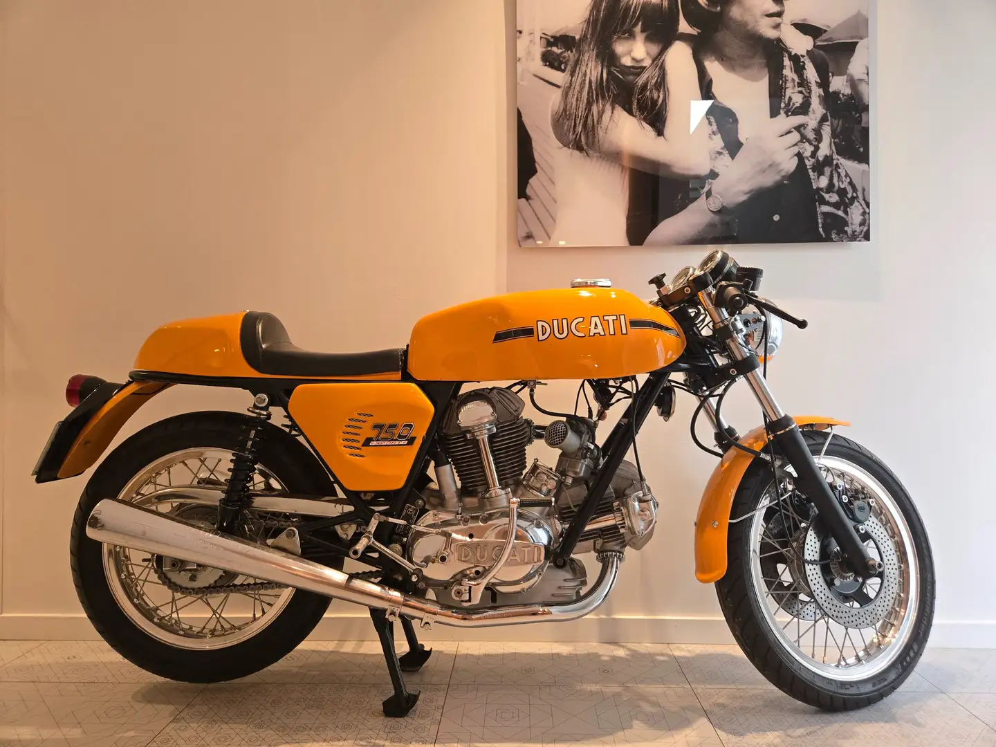 Ducati 750 Sport Giallo - 1