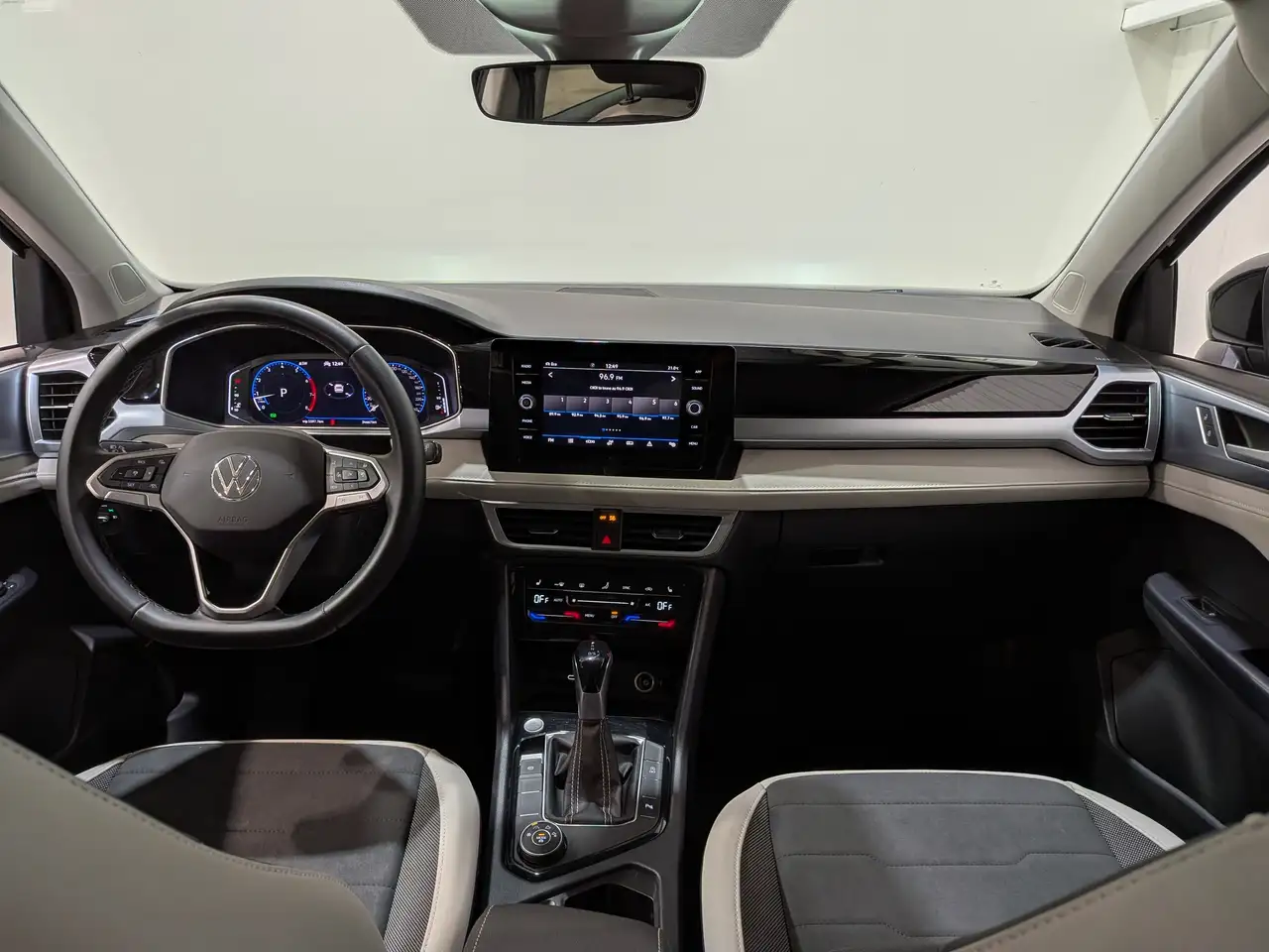 Volkswagen Taos снимка Volkswagen Taos