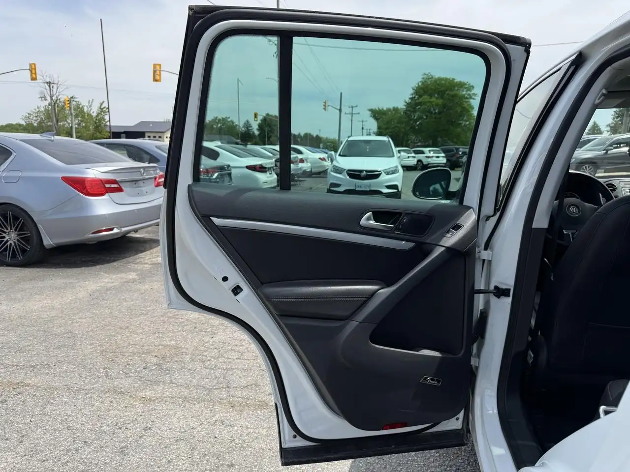 Volkswagen Tiguan снимка Volkswagen Tiguan