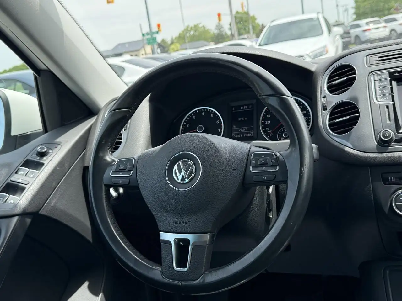 Volkswagen Tiguan снимка Volkswagen Tiguan