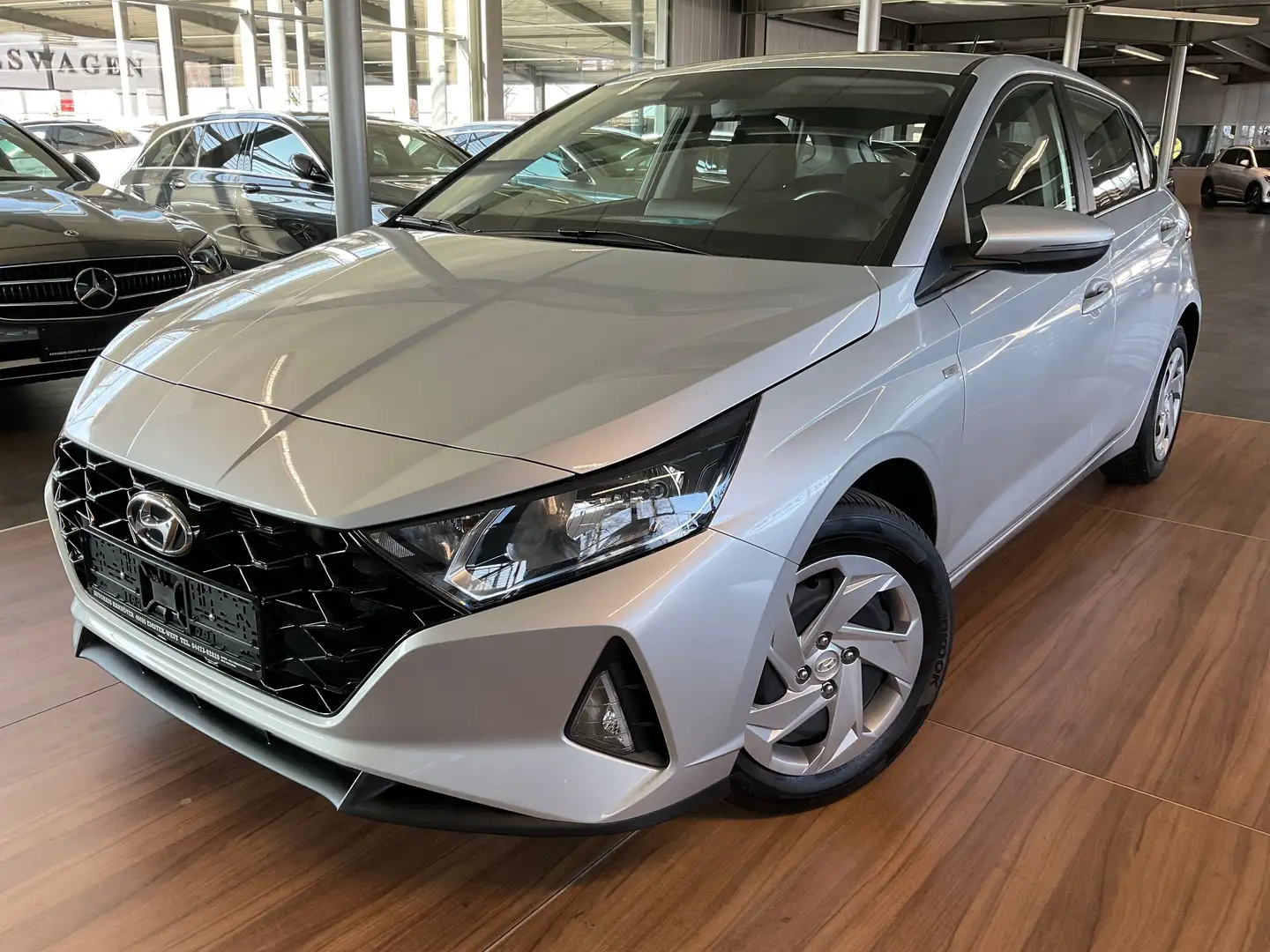 Hyundai i20 i20 1.0 Select Mild-Hybrid GRA/DAB/SPUR/KLIMA Silber - 1