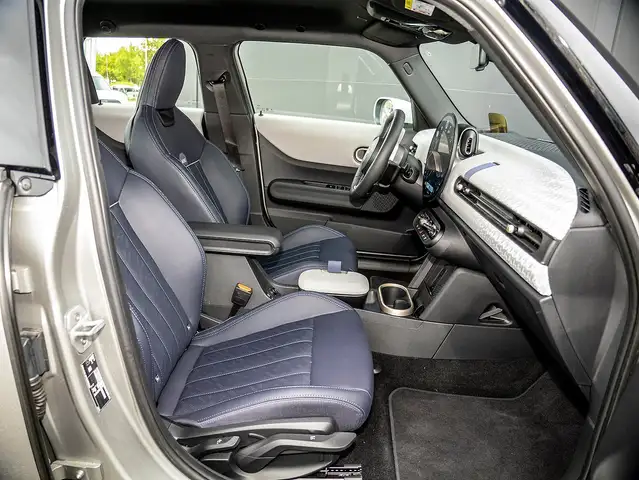 Mini Hatch view 4