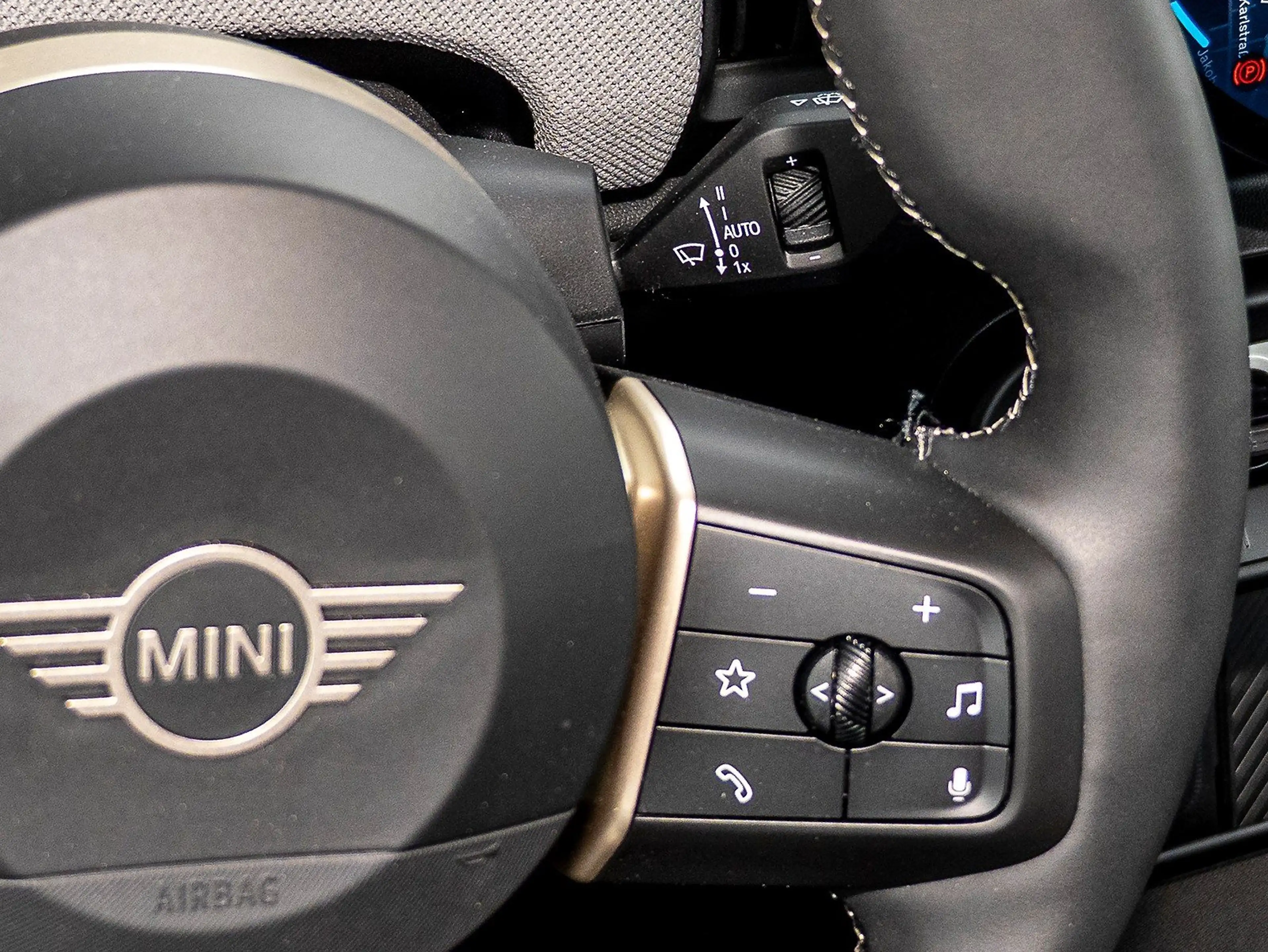 MINI Cooper C HUD SHZ Komfortzg Navi LED Kamera — photo 13