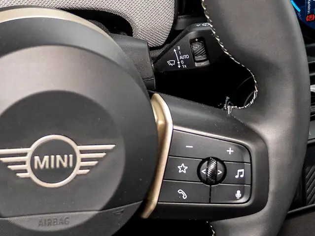 Mini Hatch view 13
