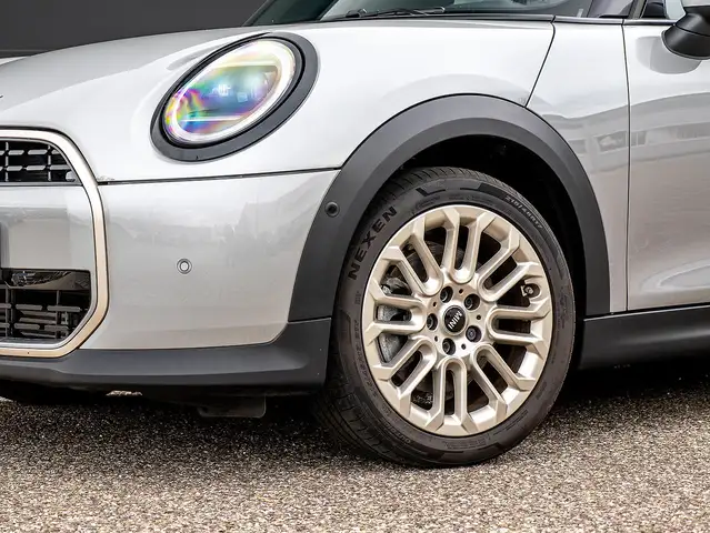 Mini Hatch view 18