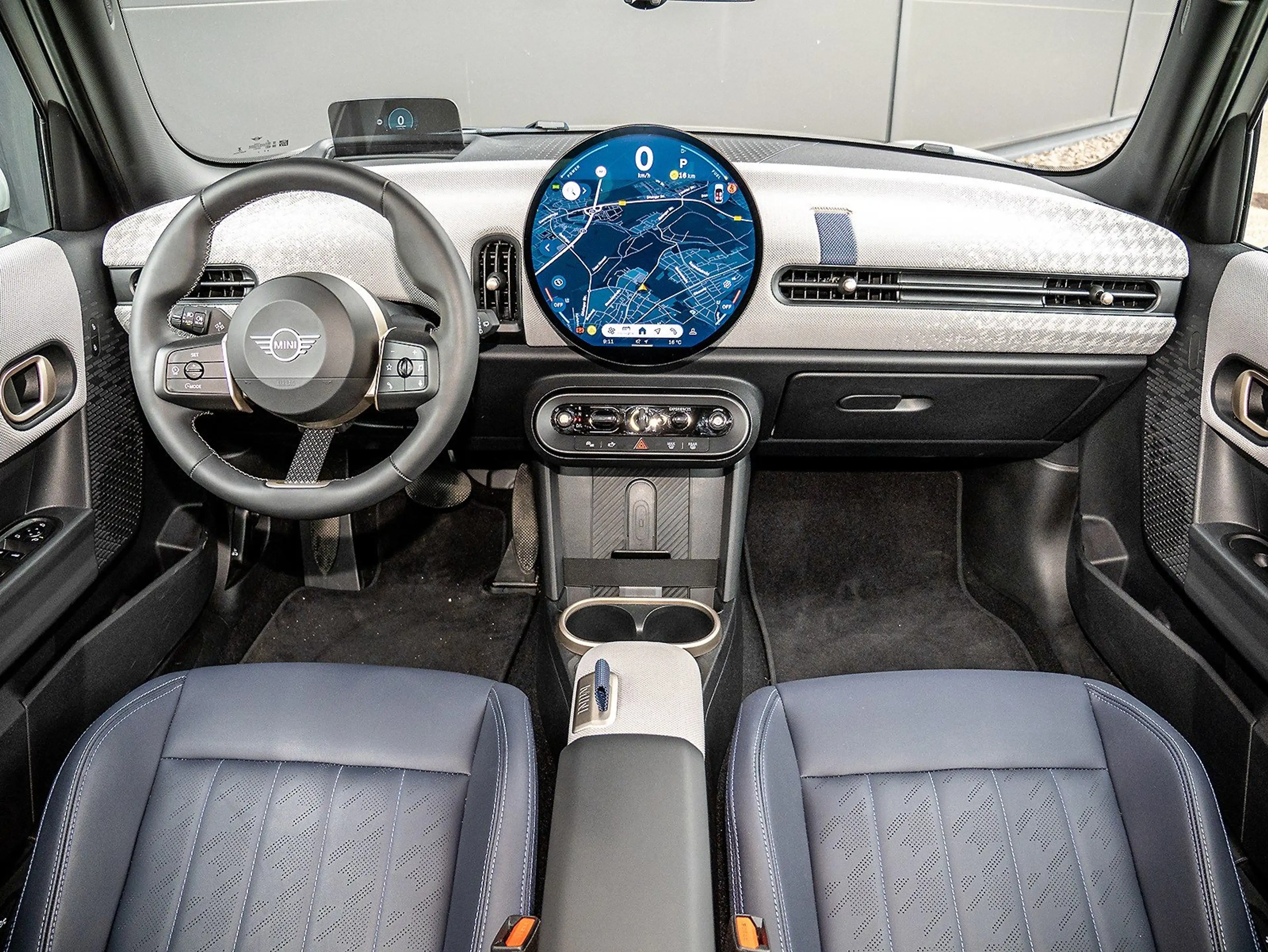 MINI Cooper C HUD SHZ Komfortzg Navi LED Kamera — photo 5