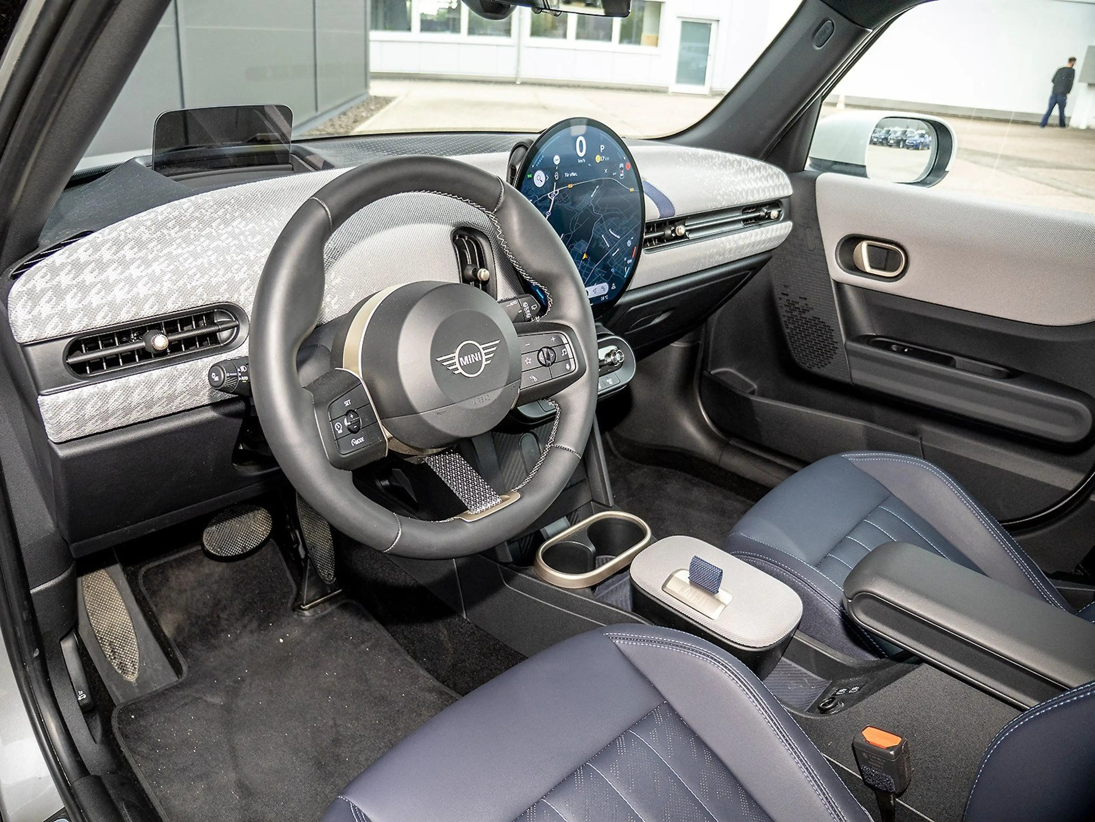 MINI Cooper C HUD SHZ Komfortzg Navi LED Kamera — photo 3