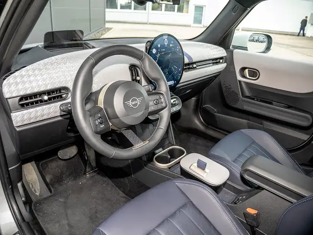 Mini Hatch view 3