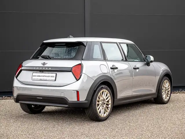 Mini Hatch view 2