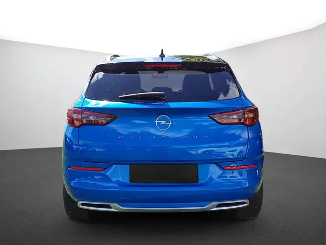 Opel Grandland view 3