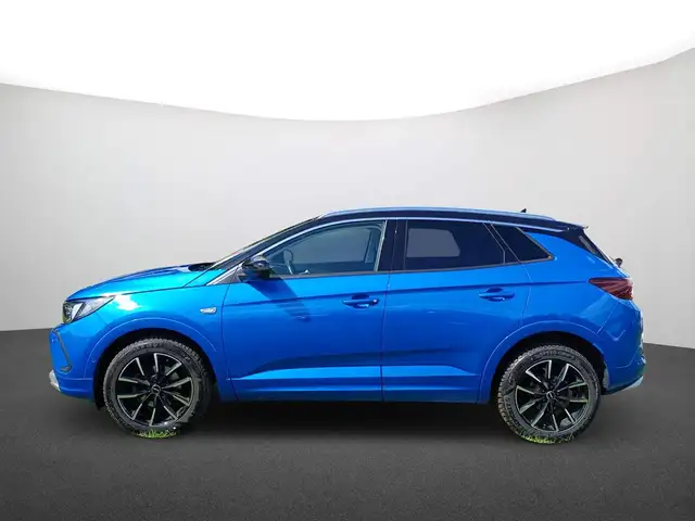 Opel Grandland view 4