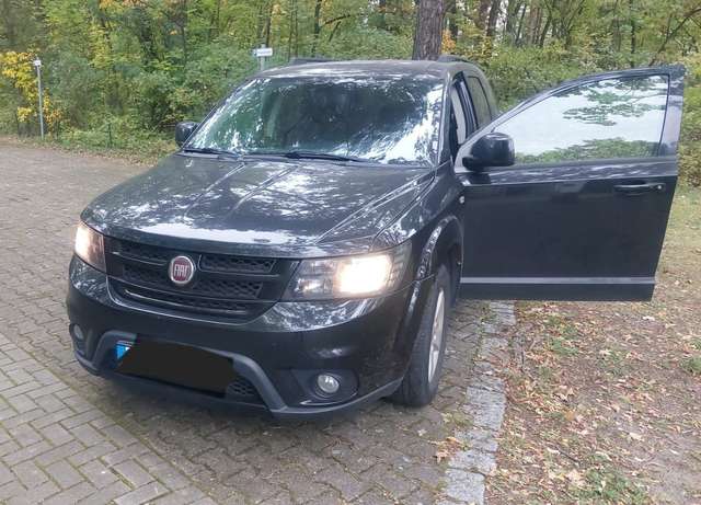 Imagine Fiat Freemont Freemont 2.0 Multijet 16V DPF Automatik Allrad Black Code