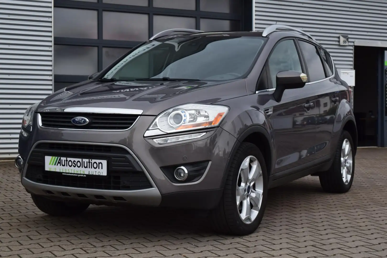 Ford Kuga Titanium *STANDHEIZ*KAMERA*PANO*AHK*NAVI* Brun - 1