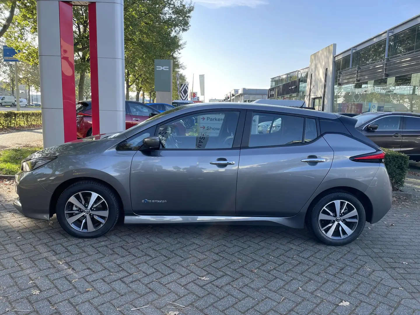 Nissan Leaf Acenta 40 kWh 1e Eig., Apple Car Play, Android Aut Grijs - 2