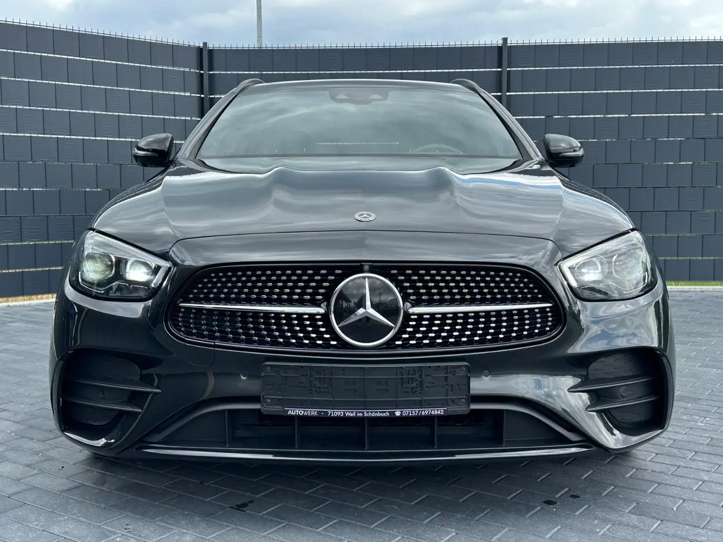 Mercedes-Benz E 200 T 4M*9G*DISTR*WIDE*AMG*LED*MBUX*360*AHK Grün - 2
