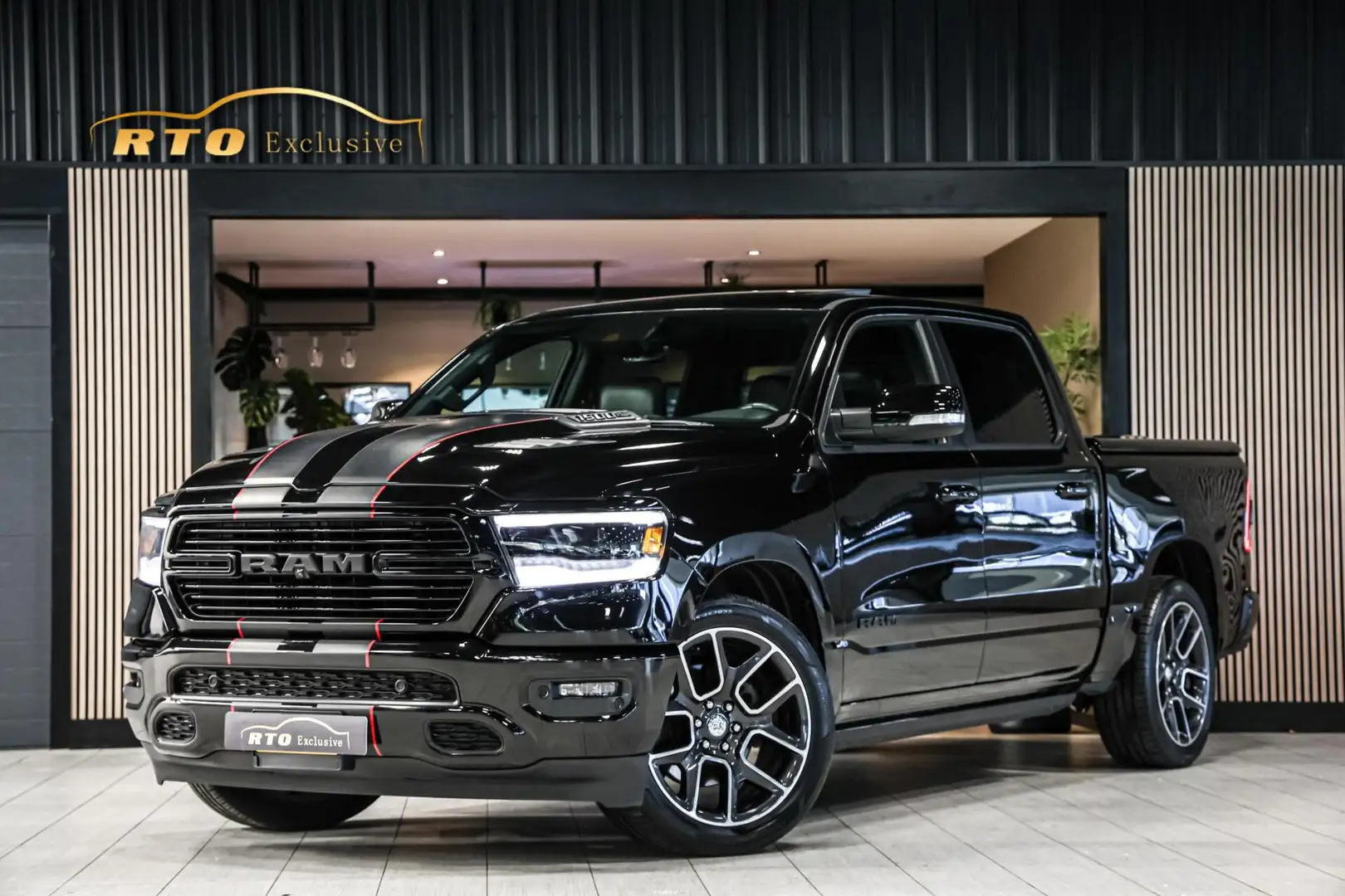 Dodge RAM 1500 4X4 5.7 V8 4x4 Crew Cab Longhorn|Pano|Lucht Noir - 1