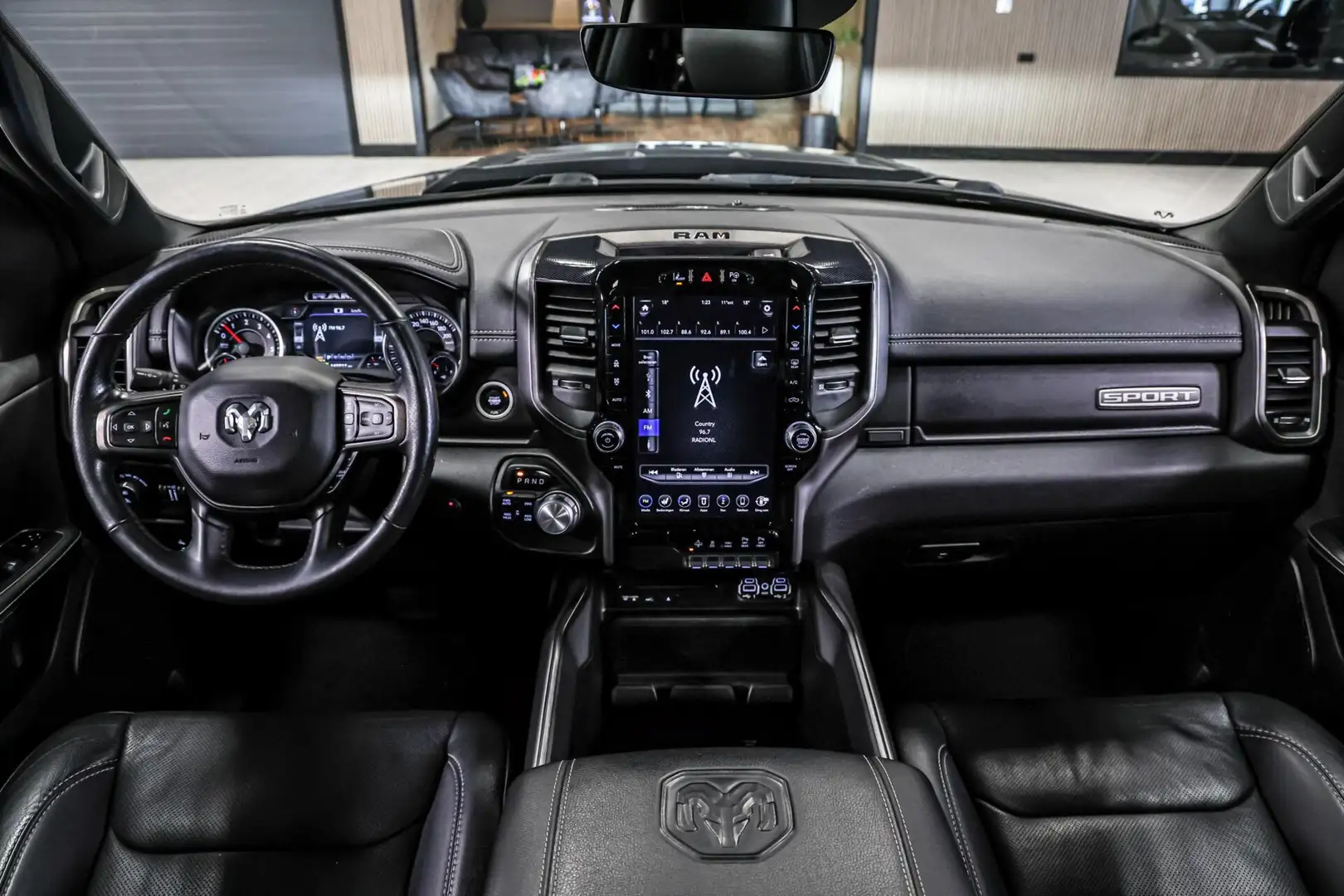 Dodge RAM 1500 4X4 5.7 V8 4x4 Crew Cab Longhorn|Pano|Lucht Noir - 2