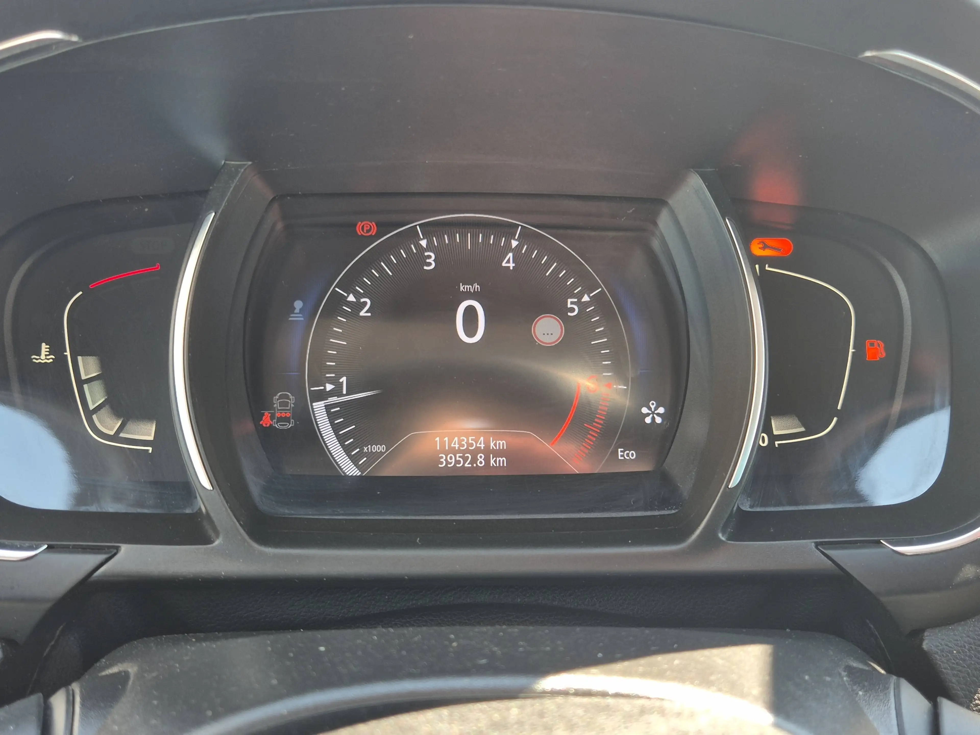 Renault Scenic Scenic 1.33 TCe Energy Bose Edition — photo 8