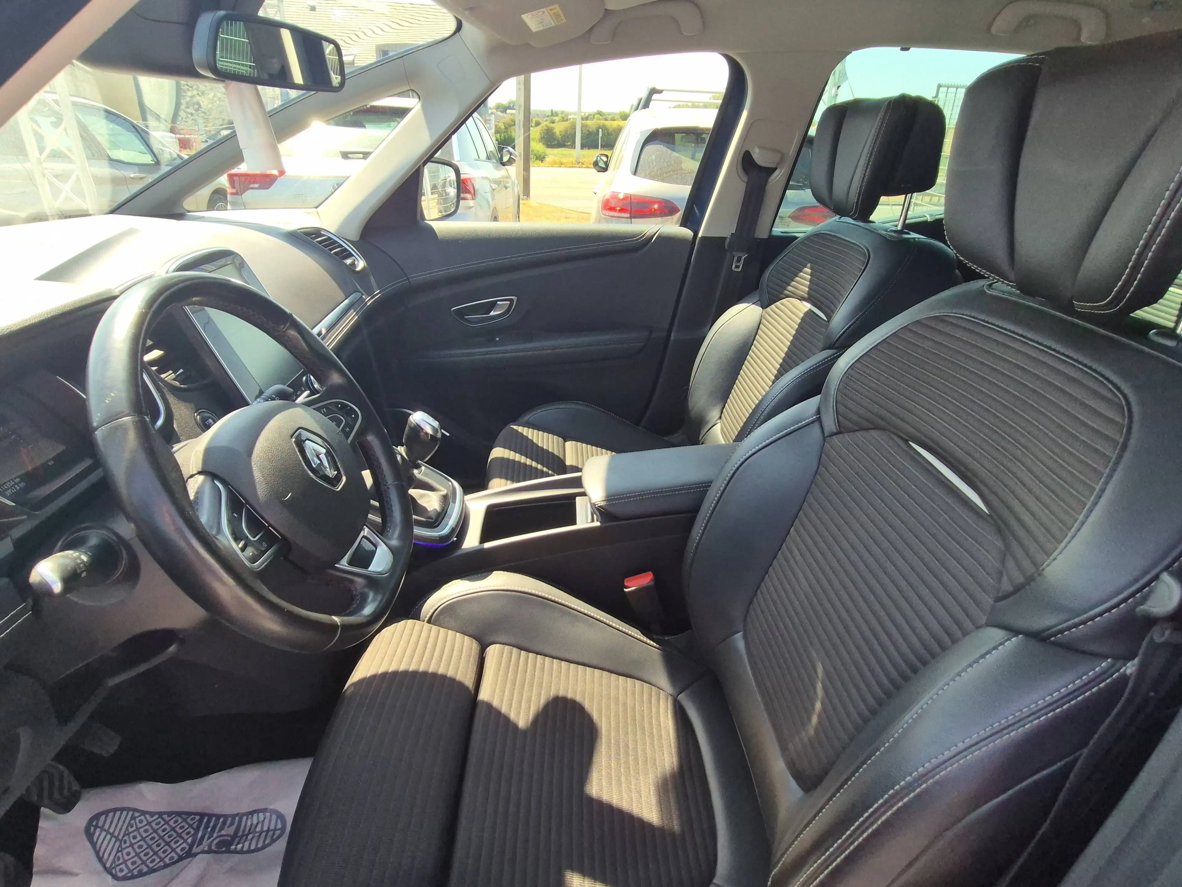 Renault Scenic Scenic 1.33 TCe Energy Bose Edition — photo 6