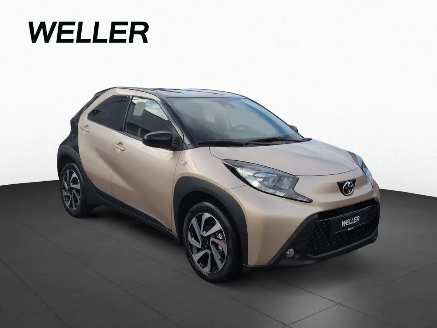 Toyota Aygo X 1.0 Teamplayer Bi-Tone ACC,Kamera,Shz,17" Beige - 2