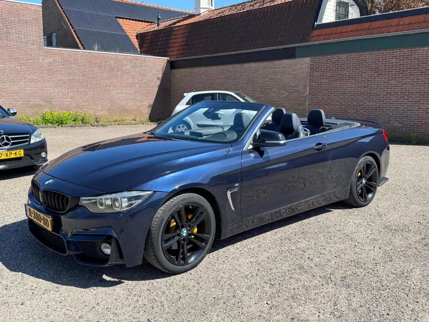 BMW 430 BMW  Cabrio 430 i Carbon High Executive M-Pakket Blauw - 2