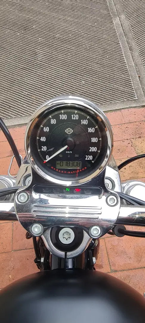 Harley-Davidson 1200 Custom Nero - 2