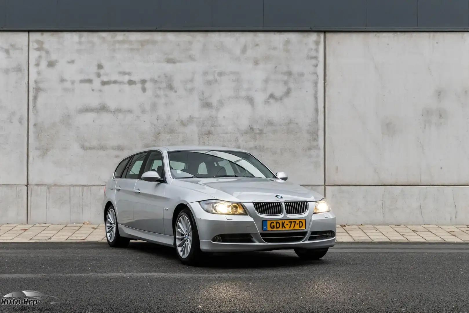 BMW 330 3-serie Touring 330i Business Line Grijs - 1